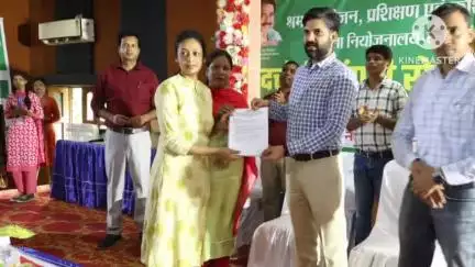 खूंटी: नगर भवन खूंटी में आयोजित हुआ दत्तोपंत ठेंगड़ी रोजगार मेला-2025