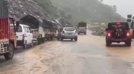 मंडी: चंडीगढ़-मनाली हाईवे फिर रुका, मंडी के पंडोह के 9 मील में भूस्खलन से वाहनों की लगी लंबी कतारें; सावधानी बरतने की अपील