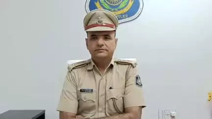 ભુજ: પાલારા ખાસ જેલમાંથી સીમકાર્ડ વગરનો સાદો
મોબાઈલ મળ્યો