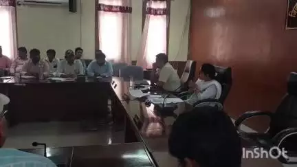 प्रतापगढ़: मिनी सचिवालय में जिला कलेक्टर डॉ. अंजली राजोरिया की अध्यक्षता में हुई साप्ताहिक समीक्षा बैठक