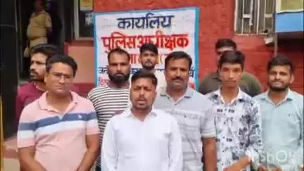 बारां: वार्ड नंबर 22 के चरीघाट रोड क्षेत्र में हथियार लेकर घूम रहे चोर, चोरी की रोकथाम के लिए लोगों ने SP को दिया ज्ञापन