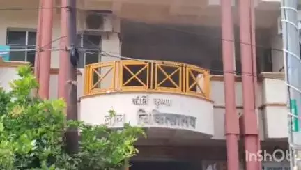 हरदोई: शहर के नघेटा रोड स्थित कीर्ति कृष्णा अस्पताल में शॉर्ट सर्किट से लगी आग, बच्चों को पोटली में बांधकर निकाला गया बाहर