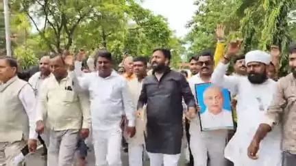 खलीलाबाद: ग्राम गागर घाट चौराहे पर सरदार वल्लभ भाई पटेल की मूर्ति लगवाने की मांग को लेकर DM को दिया गया ज्ञापन