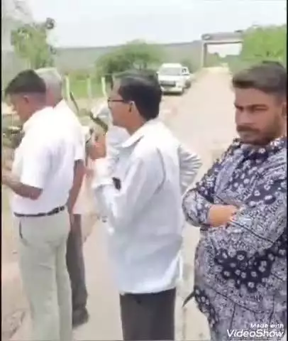 जालौर: राई नाड़ी की दीवार तोड़कर किए जा रहे अतिक्रमण को लेकर ग्रामीणों ने किया प्रदर्शन, तहसीलदार ने शांत कराया मामला