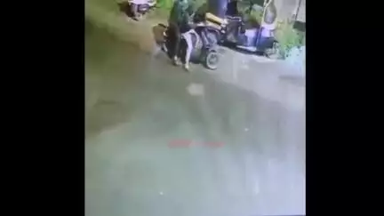 हवेली: वानवडीत चोरट्यांनी चक्क दुचाकीचे चाकच चोरले, सीसीटीव्ही व्हिडिओ आला समोर