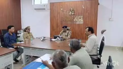 बांदा: पुलिस लाइन सभागार में अपर पुलिस अधीक्षक बांदा शिवराज ने पुलिस पेंशनर्स के साथ मीटिंग कर उनकी समस्याएं सुनी