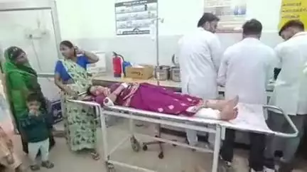बदायूं: कादरगंज गांव के निकट बैलगाड़ी ने बाइक सवारों को मारी टक्कर, दो लोग हुए घायल