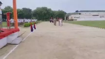 फिरोज़ाबाद: 18वीं अंतर्जनपदीय पुलिस फुटबॉल प्रतियोगिता का पुलिस लाइन परेड ग्राउंड में एसएसपी ने किया शुभारंभ