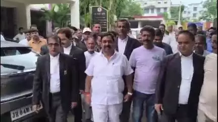 दुमका: आचार संहिता के उल्लंघन के मामले में मंत्री संजय प्रसाद यादव दुमका कोर्ट में हुए पेश