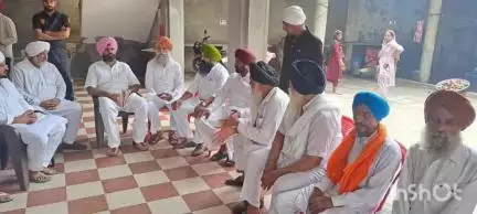 ਤਰਨਤਾਰਨ: ਪਿੰਡ ਕਲਸੀਆ ਖੁਰਦ ਵਿਖੇ ਪਹੁੰਚੇ ਸਾਬਕਾ ਵਿਧਾਇਕ ਭੁੱਲਰ ਨੇ ਸੜਕ ਹਾਦਸੇ ਵਿੱਚ ਮਾਰੇ ਗਏ ਪਿਤਾ ਅਤੇ ਪੁੱਤਰ ਦੇ ਪਰਿਵਾਰ ਨਾਲ ਦੁੱਖ ਕੀਤਾ ਸਾਂਝਾ