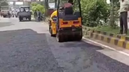 આણંદ શહેર: શહેર મહાનગરપાલિકાના નાયબ મ્યુનિસિપલ કમિશનર શ્રી એસ.કે.ગરવાલે રોડ રસ્તાની કામગીરીનું નિરીક્ષણ કર્યું