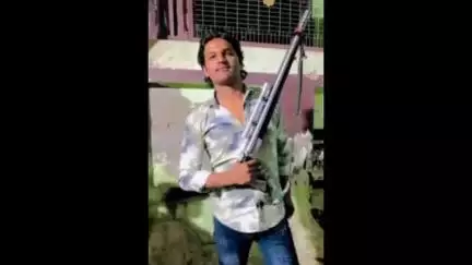 बड़ौत: बिनौली क्षेत्र के एक युवक का अवैध हथियार के साथ फोटो सोशल मीडिया पर हुआ वायरल