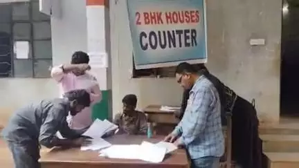 జహీరాబాద్: స్థానిక తహసీల్దార్ కార్యాలయంలో డబుల్ బెడ్ రూమ్ ఇళ్ల లబ్ధిదారుల ఎంపికపై అభ్యంతరాల స్వీకరణ