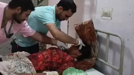 मथुरा: सड़क पर अजगर सांप को देख श्रद्धालुओं से भरी ट्रैक्टर ट्रॉली पलटी, 17 यात्री घायल