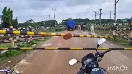 मानसी: ट्रेक्टर चालक ने मटिहानी रेलवे ढाबा तोड़ा, गिरफ्तार, मामला दर्ज