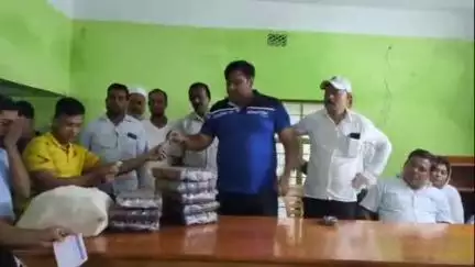 বসিরহাট ১: চক্ষু পরীক্ষা শিবিরের পর, পিফা এলাকা থেকে চশমা বিতরণ বিধায়কের