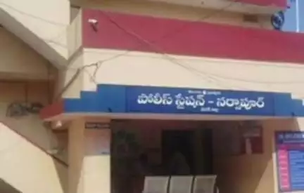 నర్సాపూర్: యువకుడి మిస్సింగ్ ఘటనపై కేసు నమోదు చేసే దర్యాప్తు చేస్తున్న పోలీసులు