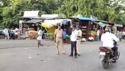 రాపూరు ఎస్సై వెంకట్ రాజేష్  వాహన తనిఖీలు..  మద్యం తాగి వాహనాల నడిపితే కట్టిన చర్యలకు తప్పవు అని హెచ్చరిక