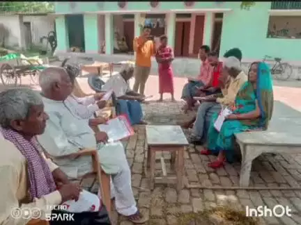 टांडा: 50 साल पुरानी आबादी भूमि पर रियासत का दावा, अंबेडकर नगर में दर्जनों परिवारों के मकान खतरे में, डीएम से मांगी गई मदद