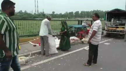 नागदा: नागदा में बिरलाग्राम ब्रिज से अतिक्रमणकारियों को हटाया गया