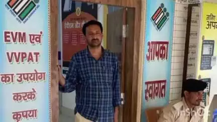 खगड़िया: खगड़िया अनुमंडल कार्यालय परिसर में ईवीएम प्रदर्शन केंद्र स्थापित