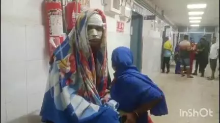 भभुआ: अवारी गांव के समीप ई-रिक्शा का शीशा साफ करते समय बस की टक्कर से युवक घायल, सदर में इलाज जारी
