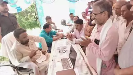 बीघापुर: बीघापुर विद्युत उपकेंद्र में लगाए गए कैंप में विधायक ने उपभोक्ताओं की समस्याओं को देख जताई नाराजगी