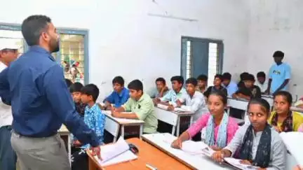 జగిత్యాల: జగిత్యాల జిల్లాలోని సాతారం జిల్లా పరిషత్ ఉన్నత పాఠశాలను ఆకస్మికంగా వెళ్లి తనిఖీ చేసిన జిల్లా కలెక్టర్ సత్యప్రసాద్