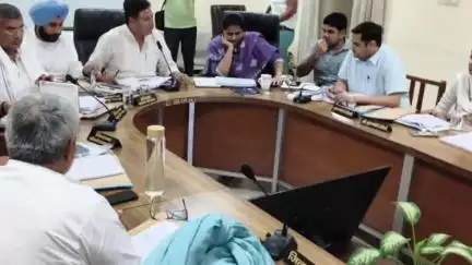 कलेक्ट्रैट सभागार में जिला विकास समन्वय एवं निगरानी समिति की बैठक का आयोजन