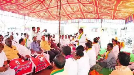 రాజేంద్రనగర్: అనే గ్రంథం అవుతున్న పార్కు స్థలాలను రక్షించాలని కోరుతూ బడంగ్ పేటలో రిలే నిరాహార దీక్ష చేపట్టిన రామకృష్ణారెడ్డి, వీర కర్ణ