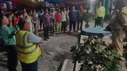विजयराघवगढ़: कैमोर पुलिस ने ट्रक पार्किंग यार्ड में चलाया नशा विरोधी अभियान, लोगों को नशे के दुष्परिणामों से किया जागरूक