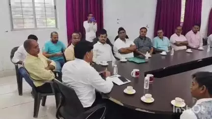गढ़वा: अनुमंडल कार्यलय में "कॉफी विद एसडीएम" में जुटे सोशल मीडिया इन्फ्लुएंसर व शोशल वर्कर्स