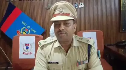 जामताड़ा: जामताड़ा SP ने हेलमेट न पहनने पर एक पुलिसकर्मी को किया सस्पेंड