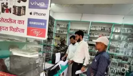 लातेहार: ट्रेड लाइसेंस बनवाने के लिए नगर पंचायत ने थाना चौक एवं चटनाही में चलाया अभियान