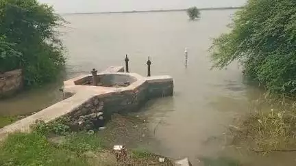 खारड़ा बांध का जल स्तर बढ़कर हुआ 13 फीट बांध हुआ ओवर फ्लो किसानों के चेहरे खिले