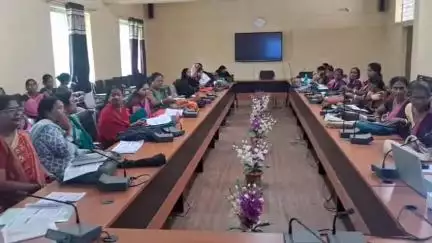 बगोदर: बगोदर प्रखंड सभागार में मतदाता सूची पुनरीक्षण प्रशिक्षण कार्यक्रम का आयोजन