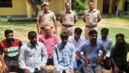 सीकर: उद्योग नगर इलाके में पुलिस ने होटल और कैफे पर छापेमारी की, कई लोगों को पकड़ा
