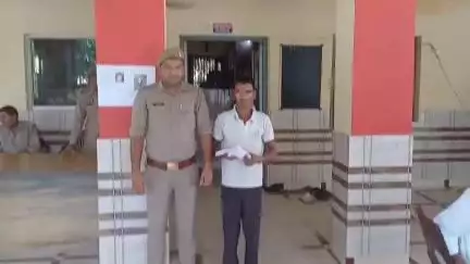 शामली: थानाभवन के रशीदगढ़ रोड पर पुलिस को देखकर भागे युवक के कब्जे से हथियार बरामद हुआ