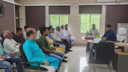 डुमरी: डुमरी में एसडीएम की अध्यक्षता में मान्यता प्राप्त राजनीतिक दलों के प्रतिनिधियों के साथ बैठक हुई
