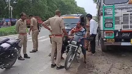देेेवरिया: गौरी बाजार थाना क्षेत्र के रिलायंस पेट्रोल पंप के समीप गोरखपुर जाते समय महिला से बैग लूटकर फरार हुए बदमाश