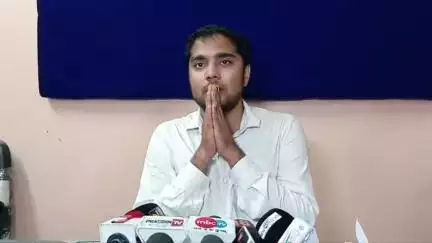 ସମ୍ବଲପୁର ମ୍ୟୁନିସିପାଲଟି: ଦିନବନ୍ଧୁ ମିଶ୍ରଙ୍କ ଆତ୍ମହୁତି ଘଟଣା,ନ୍ୟାୟ ଦାବିରେ  ସାମ୍ବାଦିକ ଭବନ ଠାରେ ଅଭିଷେକ ମିଶ୍ର କଲେ ସାମ୍ବାଦିକ ସମ୍ମିଳନୀ, ରଖିଲେ ପ୍ରତିକ୍ରିୟା