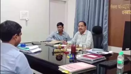धनबाद/केंदुआडीह: धनबाद के ट्रांसपोर्ट कार्यालय में 6 घंटे तक निरीक्षण, आय बढ़ाने के लिए दिए सख्त निर्देश
