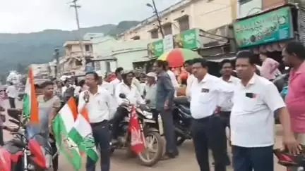 ଖଲ୍ଲିକୋଟ୍: ଆସନ୍ତାକାଲି ଖଲ୍ଲିକୋଟ ରେ ଦୋକାନ ବଜାର ବନ୍ଦ କରିବା ନେଇ କଂଗ୍ରେସ ଓ ସିପିଆଇ ପକ୍ଷରୁ ଡ଼ାକବାଜି ଯନ୍ତ୍ର ମାଧ୍ୟମରେ ଆହ୍ବାନ