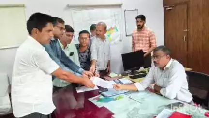 दौसा: माउंटआबू में पत्रकार पर हुए हमले के आरोपियों पर कार्रवाई की मांग को लेकर इंडियन मीडिया काउंसिल ने ADM को सौंपा ज्ञापन