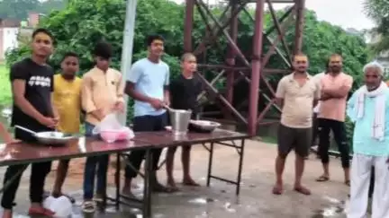 लंभुआ: सुलतानपुर के कोइरीपुर स्थित प्राचीन शिव मंदिर में जाप हवन और महाप्रसाद का आयोजन, कई लोग रहे उपस्थित