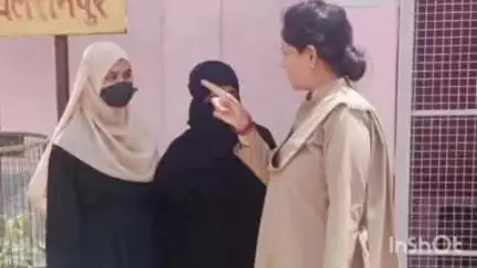 तुलसीपुर: तुलसीपुर थाना क्षेत्र में बीट पुलिस अधिकारियों ने महिलाओं को सुरक्षा और साइबर अपराध के प्रति किया जागरूक