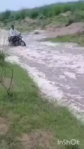 बयाना: बयाना में गंभीर नदी पर बाइक चलाने के आरोप में दो युवकों को पकड़ा, पुलिस ने माफी मंगवाकर छोड़ा