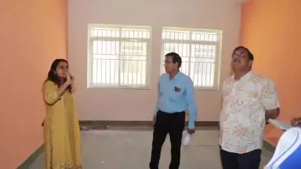 शाजापुर: कलेक्टर सुश्री बाफना ने शाजापुर में निर्माणाधीन सांदीपनि विद्यालय का निरीक्षण किया