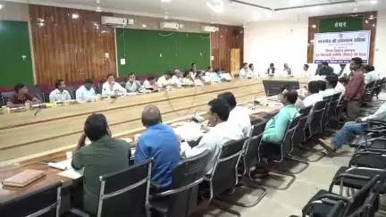 जशपुर: जिला विकास समिति की बैठक में सांसद राठिया ने कहा- पारदर्शिता और समयबद्धता से हो कार्य