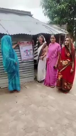 लंभुआ: लंभुआ क्षेत्र में दस्तक अभियान के तहत संचारी रोग से बचाव के लिए घर-घर जागरूकता फैला रही हैं आशा और आंगनवाड़ी कार्यकर्ता